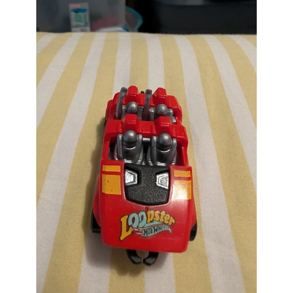 2015 Hot Wheels 75 HW City Surf Patrol LOOPSTER Red Hands Down Variant CFG88